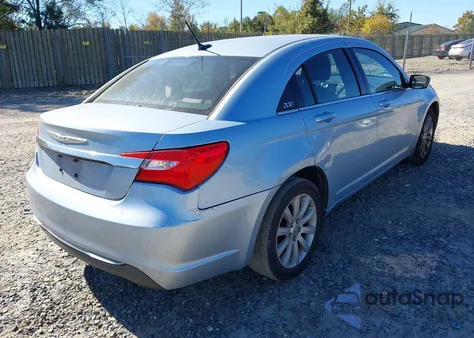 2013 Chrysler 200 Touring z USA, uszkodzony, nr VIN 1C3CCBBB8DN736857